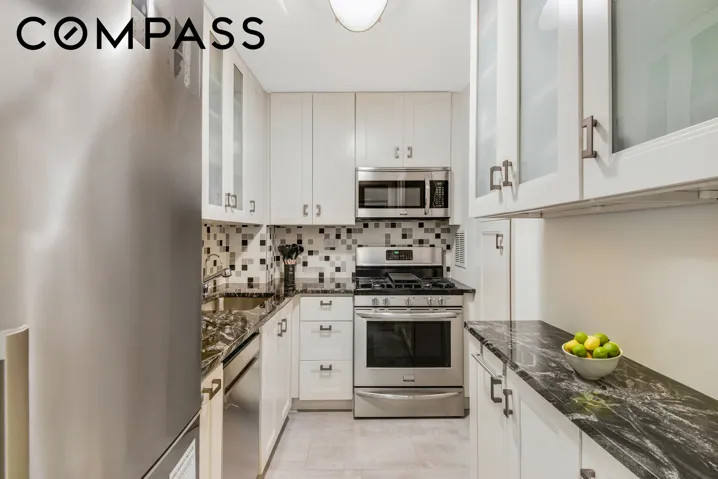 16 W 16th Street, New York City, NY 10011