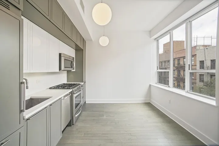 416 W 52nd Street, New York City, NY 10019