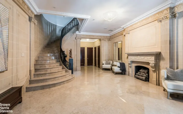 15 W 68TH Street, New York City, NY 10023