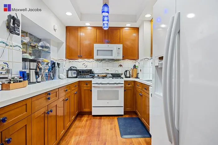 45 W 54th Street, New York City, NY 10019