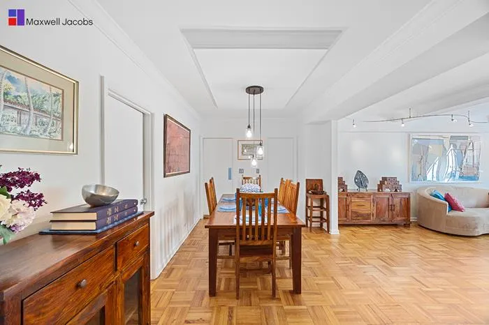 45 W 54th Street, New York City, NY 10019
