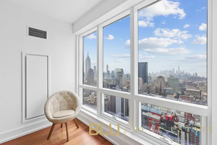 350 W 42nd Street, New York City, NY 10036