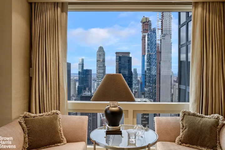 721 5TH Avenue, New York City, NY 10022