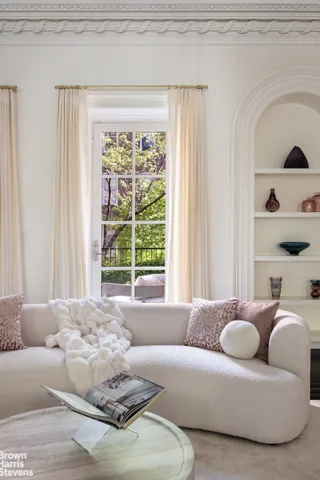 47 W 9TH Street, New York City, NY 10011