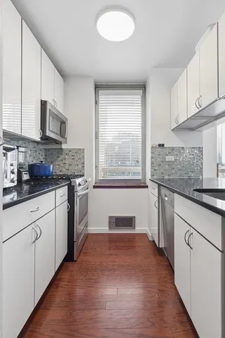 500 W 43rd Street, New York City, NY 10036