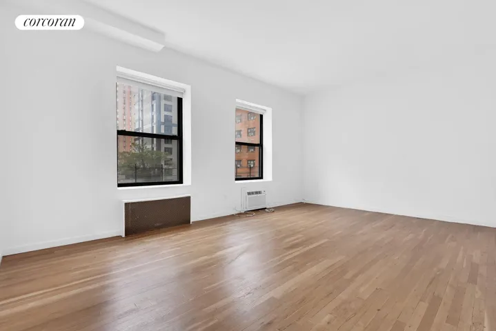 152 E 35TH Street, New York City, NY 10016