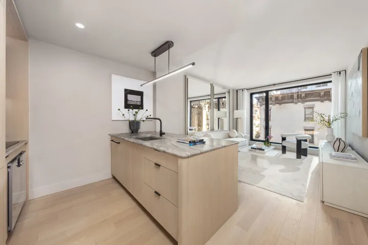 400 W 38TH Street, New York City, NY 10018
