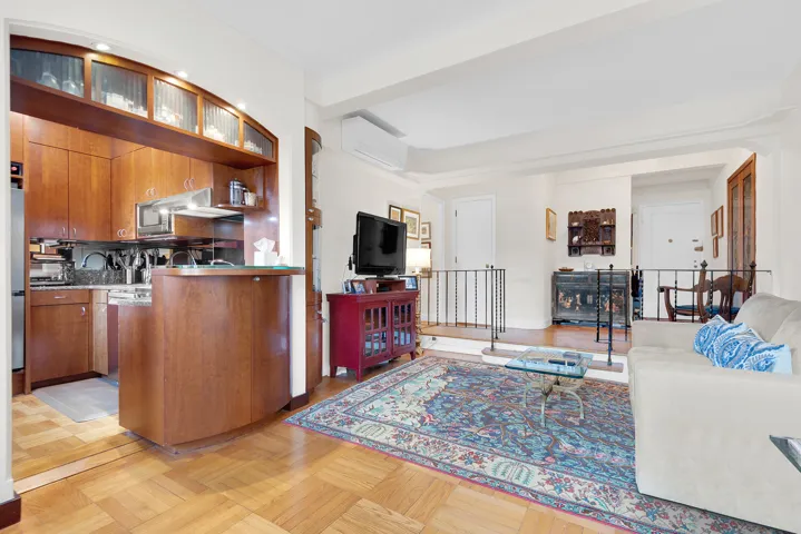 123 E 37TH Street, New York City, NY 10016