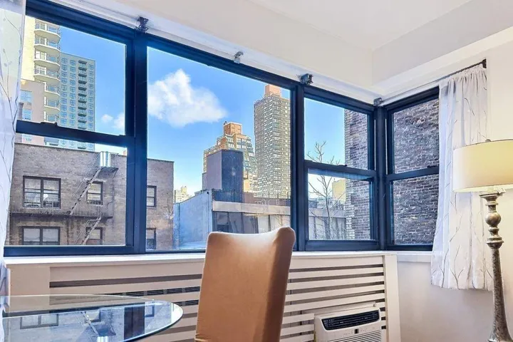 305 E 72nd Street, New York City, NY 10021
