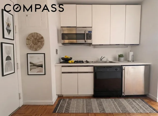 500 W 43rd Street, New York City, NY 10036