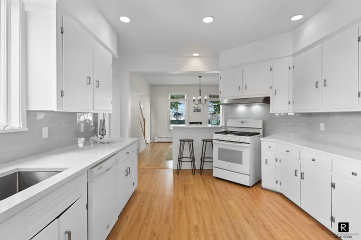 111 Rochelle Street, New York City, NY 10464