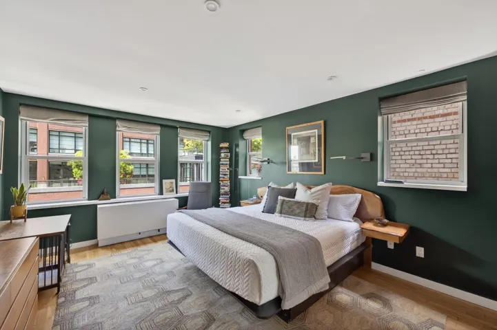 296 W 10TH Street, New York City, NY 10014
