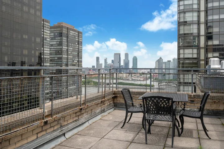 333 E 46TH Street, New York City, NY 10017