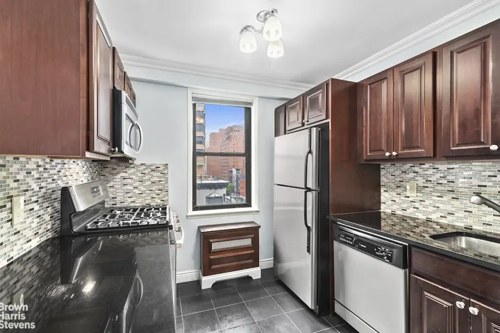 330 3RD Avenue, New York City, NY 10010
