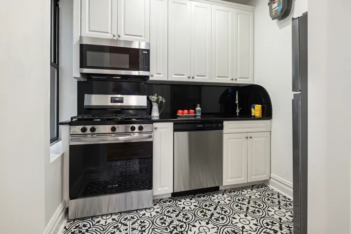 725 RIVERSIDE Drive, New York City, NY 10031