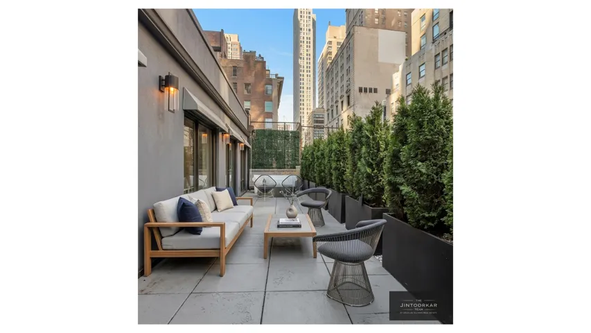 152 W 58TH Street, New York City, NY 10019