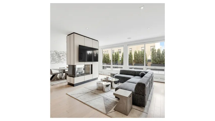 152 W 58TH Street, New York City, NY 10019