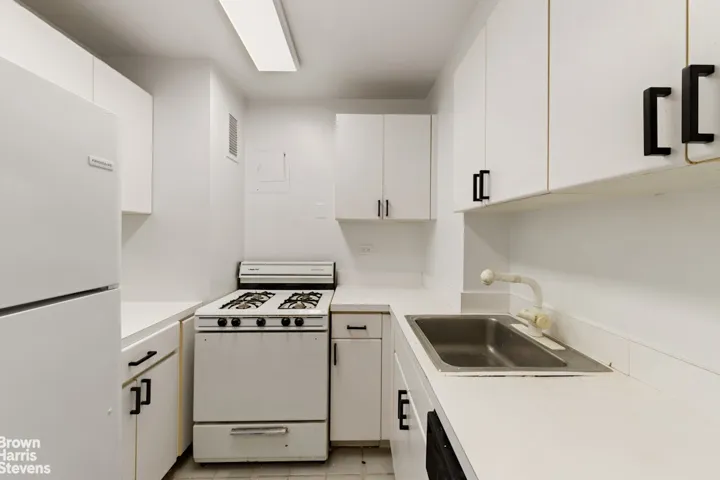 2025 BROADWAY, New York City, NY 10023