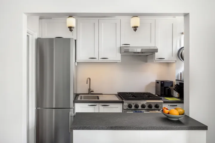 211 E 35TH Street, New York City, NY 10016