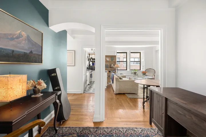 211 E 35TH Street, New York City, NY 10016