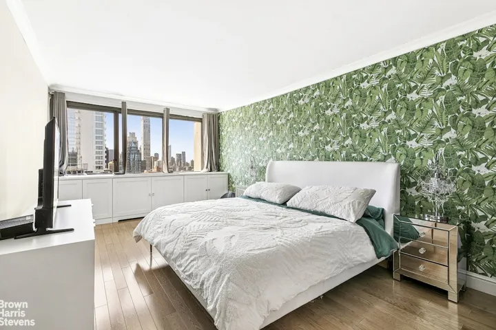 300 E 59TH Street, New York City, NY 10022