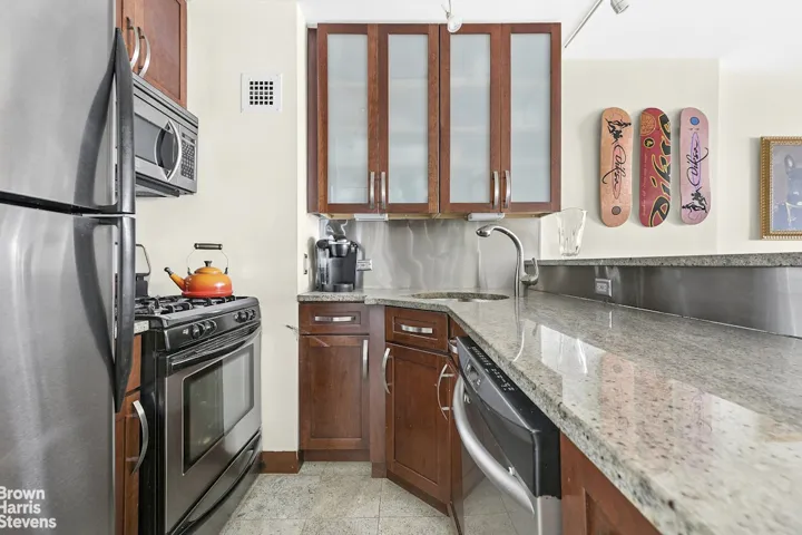 300 E 59TH Street, New York City, NY 10022