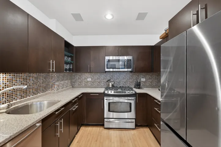 13 DOWNING Street, New York City, NY 10014