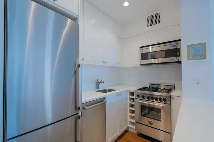 60 E 9TH Street, New York City, NY 10003
