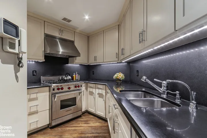 200 E 61ST Street, New York City, NY 10065
