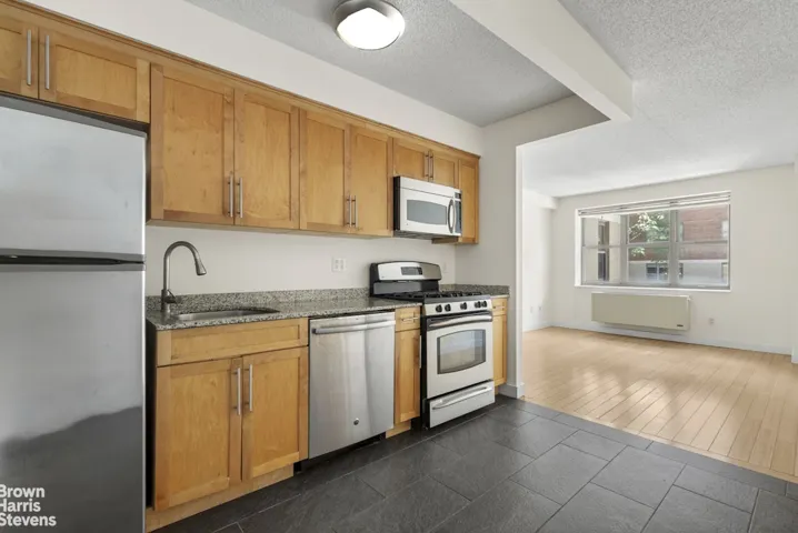 516 W 47TH Street, New York City, NY 10036