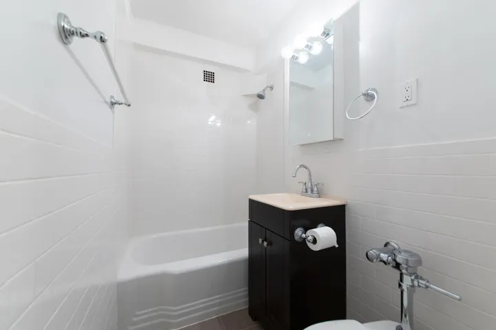 335 E 51st Street, New York City, NY 10022