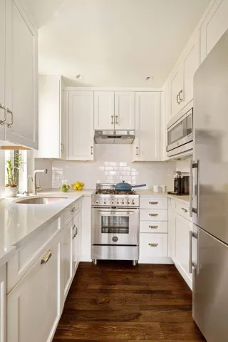 225 E 79th Street, New York City, NY 10075