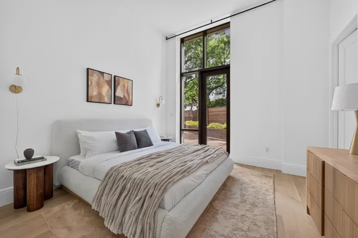 215 E 19TH Street, New York City, NY 10003