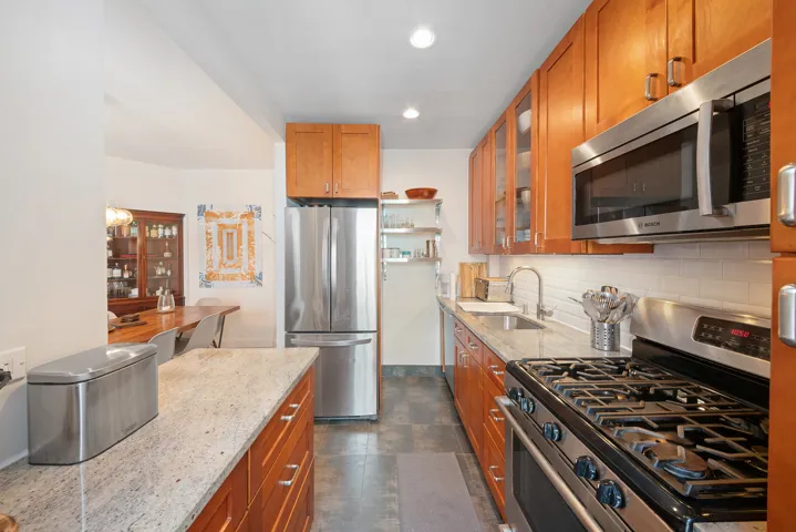 520 E 90TH Street, New York City, NY 10128