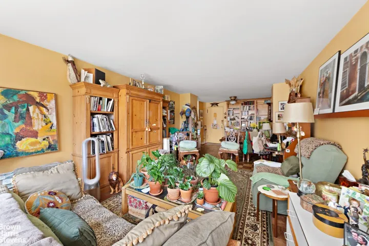 77 7TH Avenue, New York City, NY 10011
