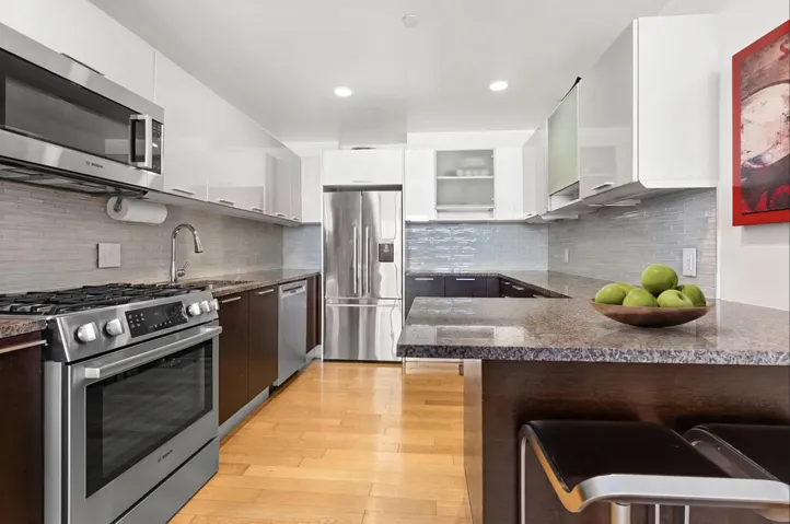 350 W 42ND Street, New York City, NY 10036