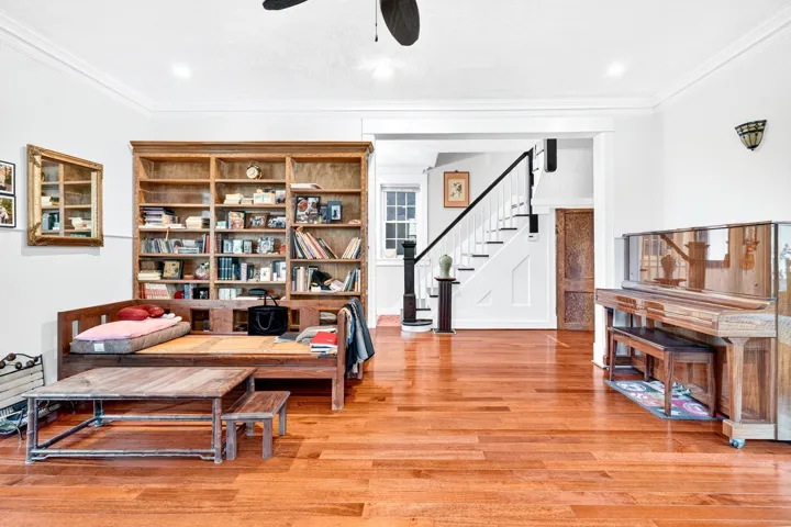 5646 Post Road, New York City, NY 10471