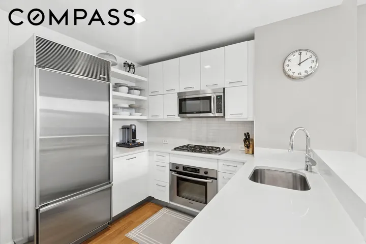 635 W 42nd Street, New York City, NY 10036