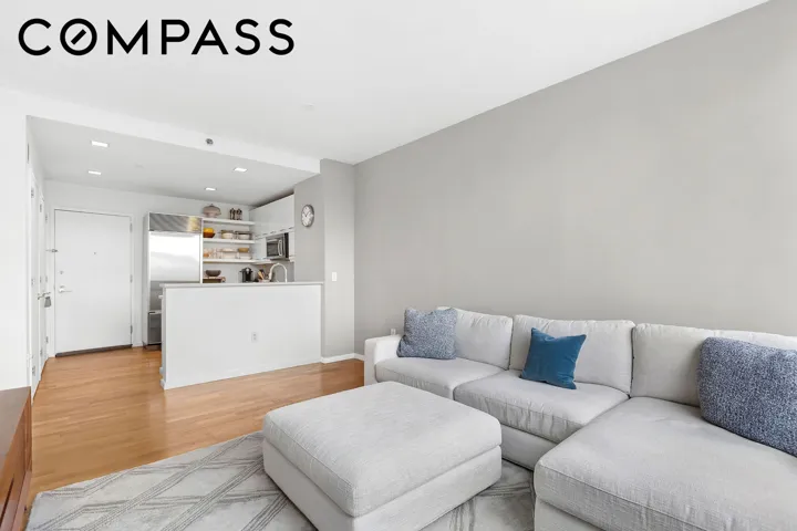 635 W 42nd Street, New York City, NY 10036