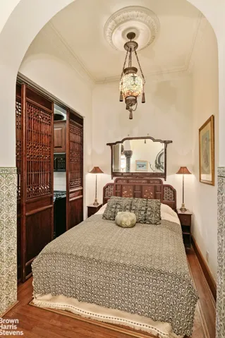 6 E 76TH Street, New York City, NY 10021