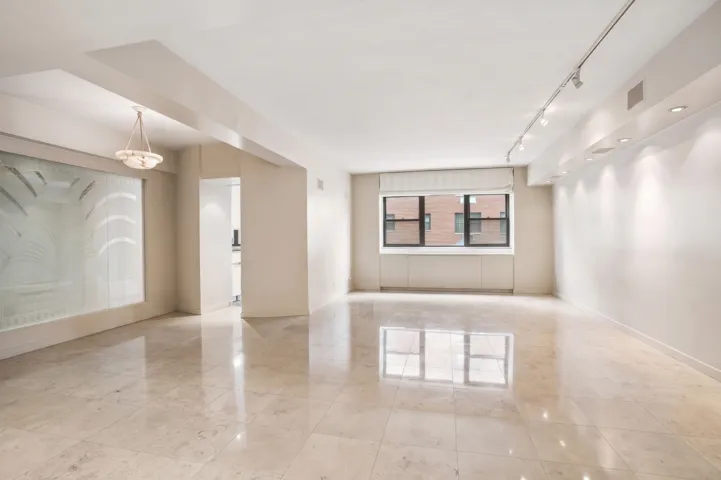 181 E 73RD Street, New York City, NY 10021