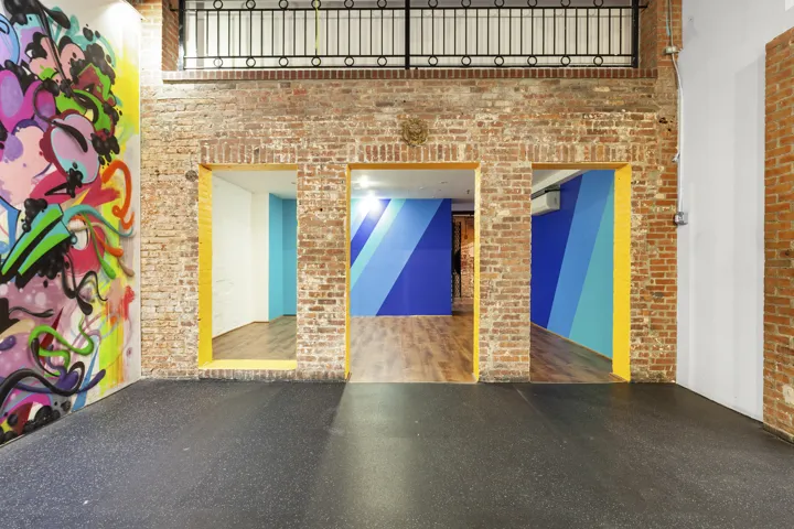 407 W 39TH Street, New York City, NY 10018
