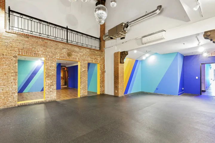 407 W 39TH Street, New York City, NY 10018