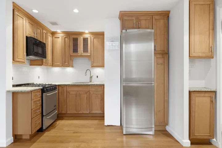100 W 15TH Street, New York City, NY 10011