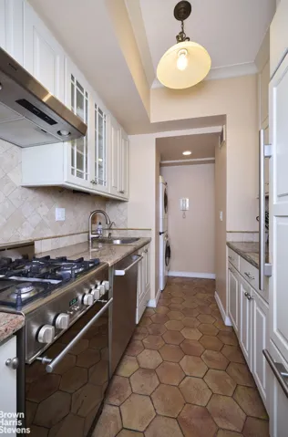 80 E END Avenue, New York City, NY 10028