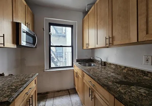 21-27 33rd Street, New York City, NY 11105