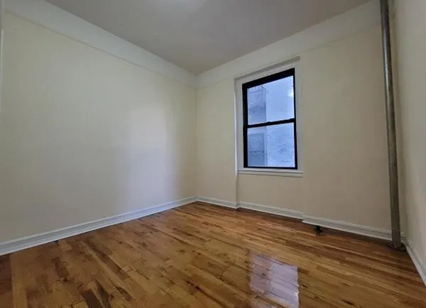21-27 33rd Street, New York City, NY 11105