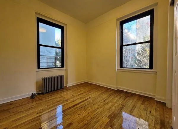21-27 33rd Street, New York City, NY 11105