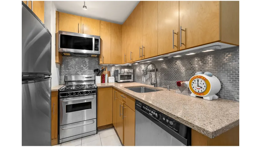201 E 25TH Street, New York City, NY 10010