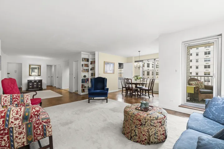 70 E 10TH Street, New York City, NY 10003
